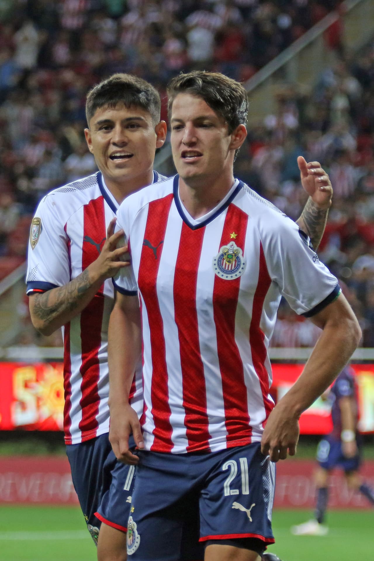 17 - Chivas: 7 puntos (1 victorias, 4 empates y 4 derrotas) con 10 goles a favor y 15 en contra.