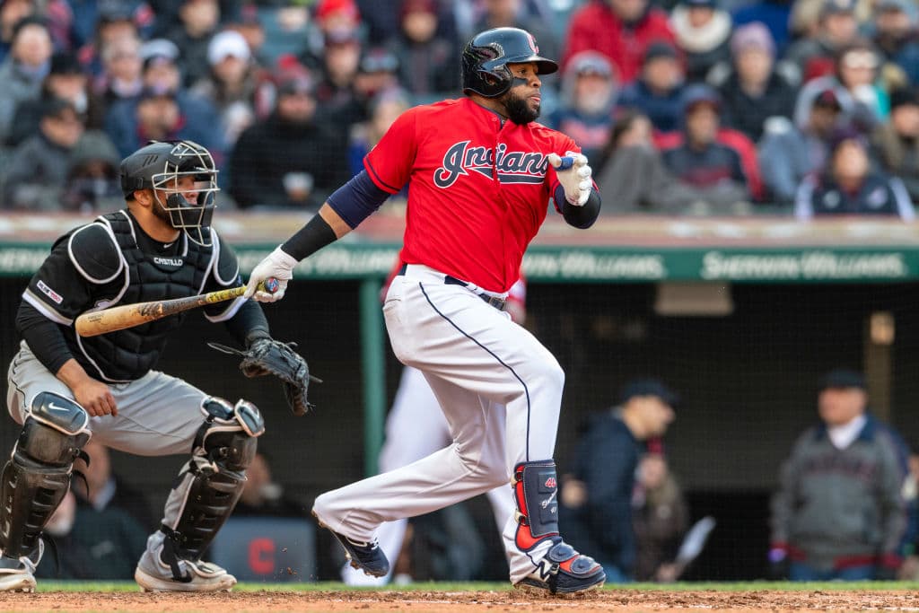 A pesar de que los Cleveland Indians dejaron ocho corredores en los senderos se las arreglaron para resolver el juego en las entradas finales.