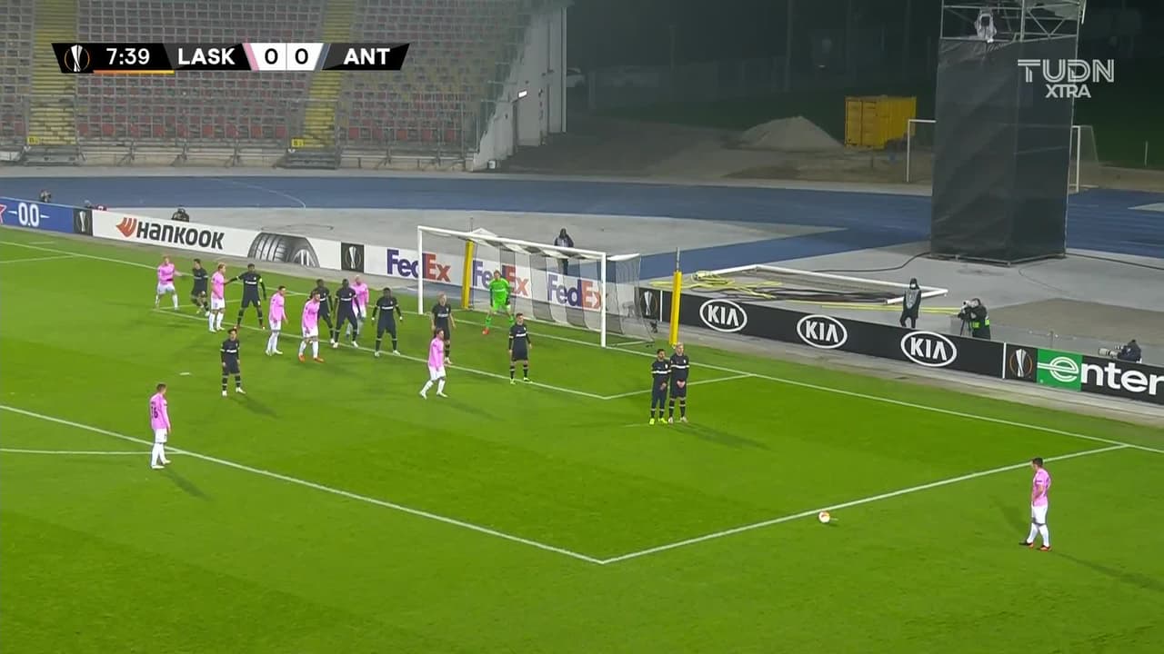 ¡TIRO ATAJADO! disparo por Peter Michorl.