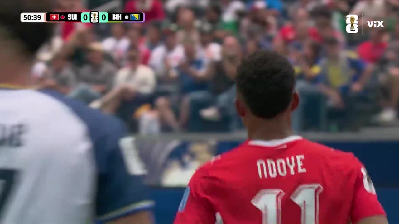 ¡Ndoye prueba de larga distancia! Bosnia responde con una gran atajada