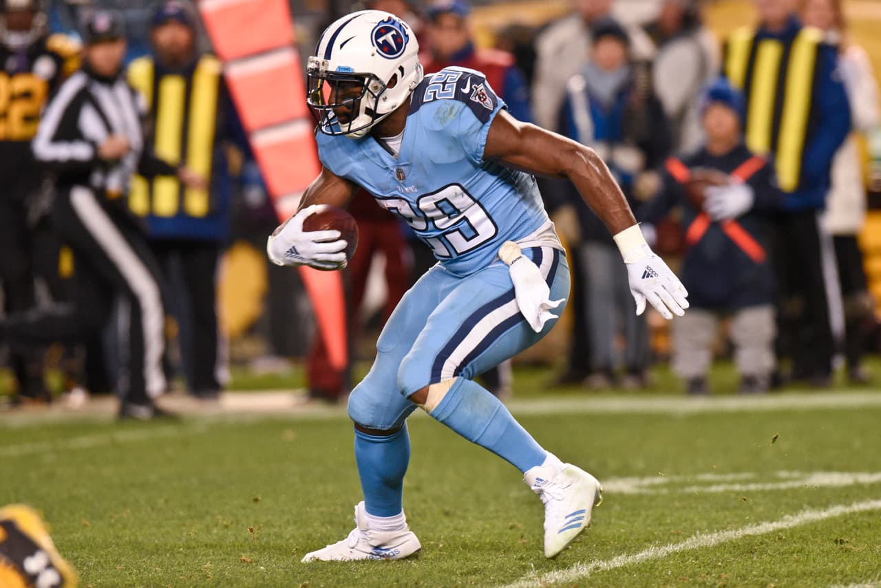 Tennessee Titans running back DeMarco Murray (29) plays in an NFL football game against the Pittsburgh Steelers in Pittsburgh, Thursday, Nov. 16, 2017, in Pittsburgh. (AP Photo/Don Wright)
