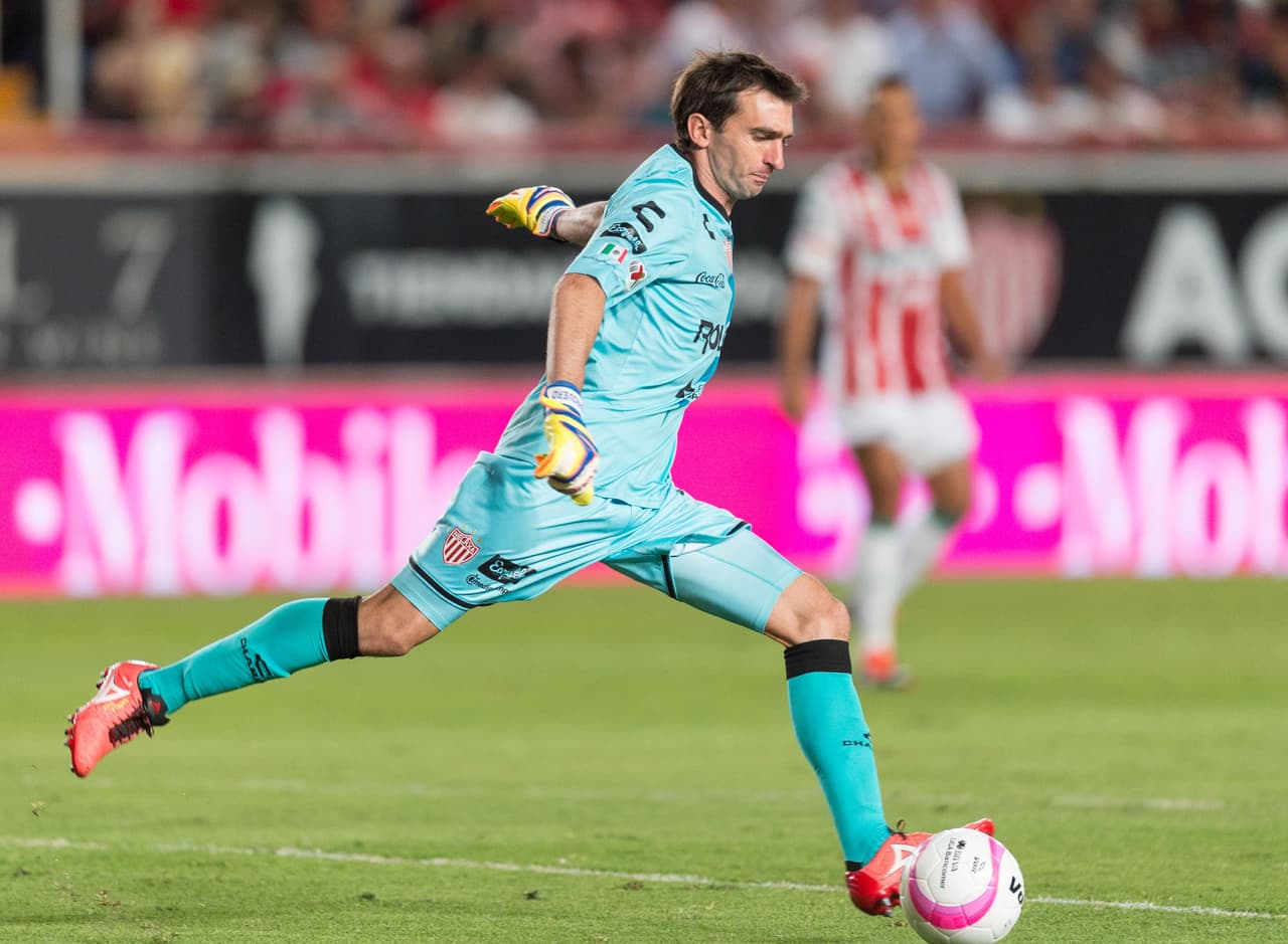 Por parte del Necaxa, Marcelo Barovero disputó su partido 50 en México y lo hizo con una gran actuación, siendo el hombre clave que permitió que el empate se mantuviera.