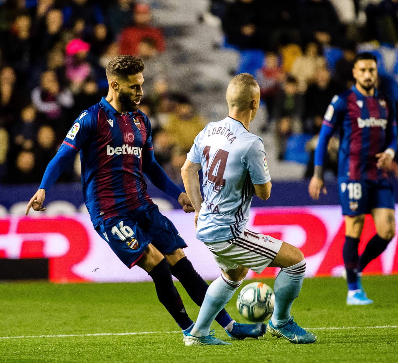 Aspas (12’) abrió el marcador y Martí (60’,70’) empató el encuentro y le dio la vuelta. Mayoral (91’) puso el 3-1 definitivo.