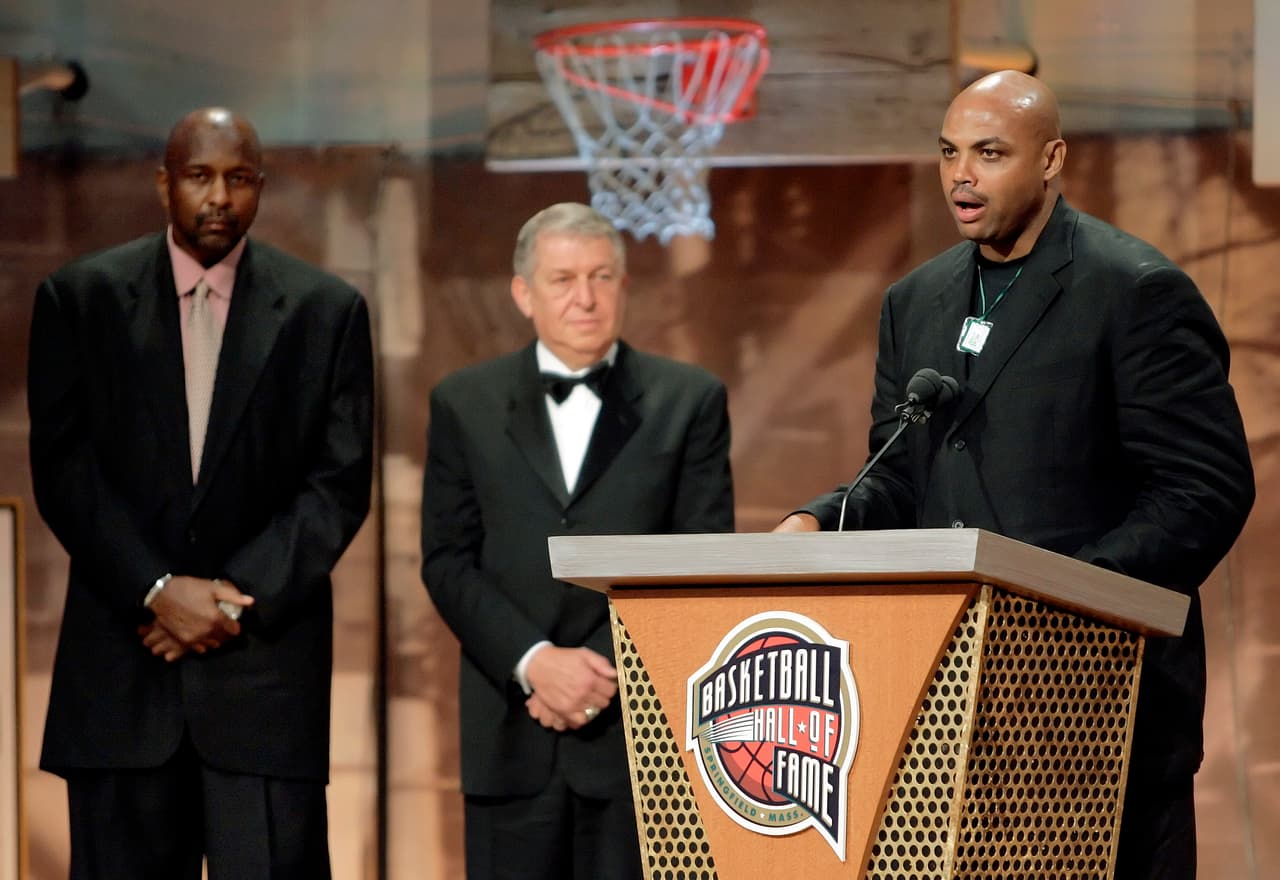 Entró a formar parte del Hall of Fame de la NBA en 2006.