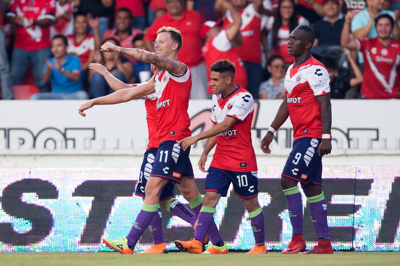11. Veracruz: 18 puntos producto de cinco triunfos, tres empates y siete derrotas con 11 goles a favor y 20 goles en contra.