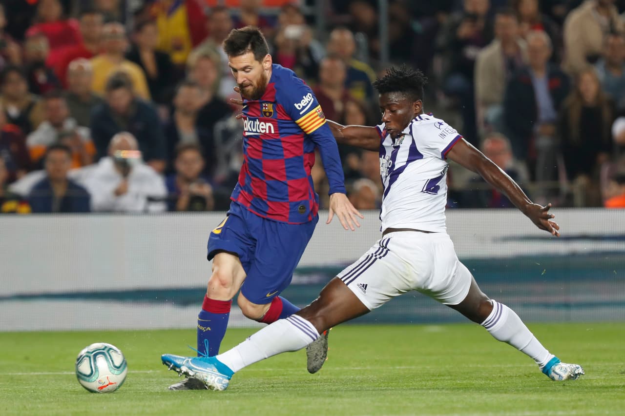 Con goles de Luis Suárez, Lionel Messi, Clément Lenglet y Artur Vidal, el Barcelona se impone 5-1 al real Valladolid.