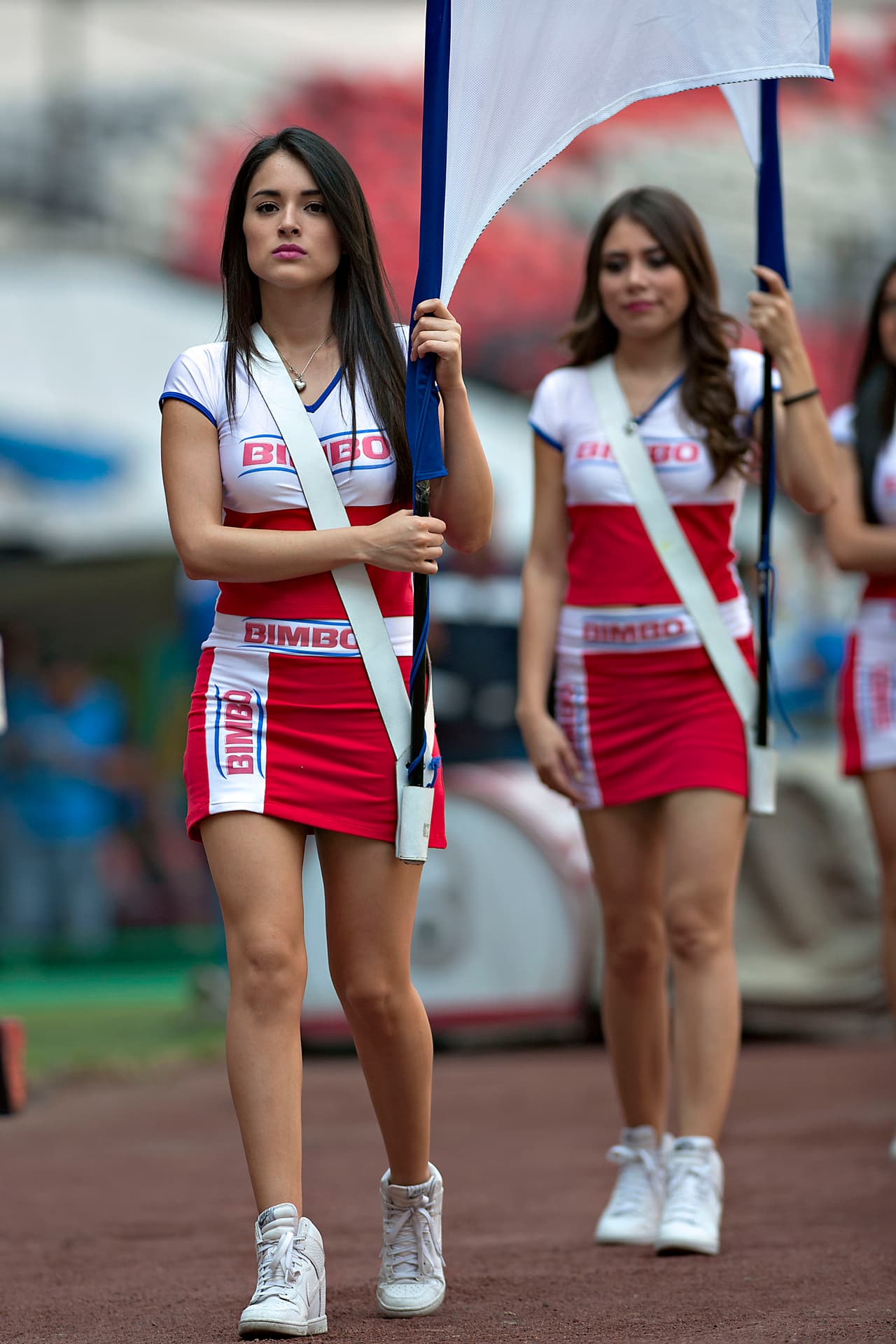 La belleza de las porristas en la fecha 12