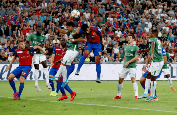 El cuadro suizo consigió el gol de la permamenencia al minuto 68 por parte de su delantero Ricky van Wolfswinkel.