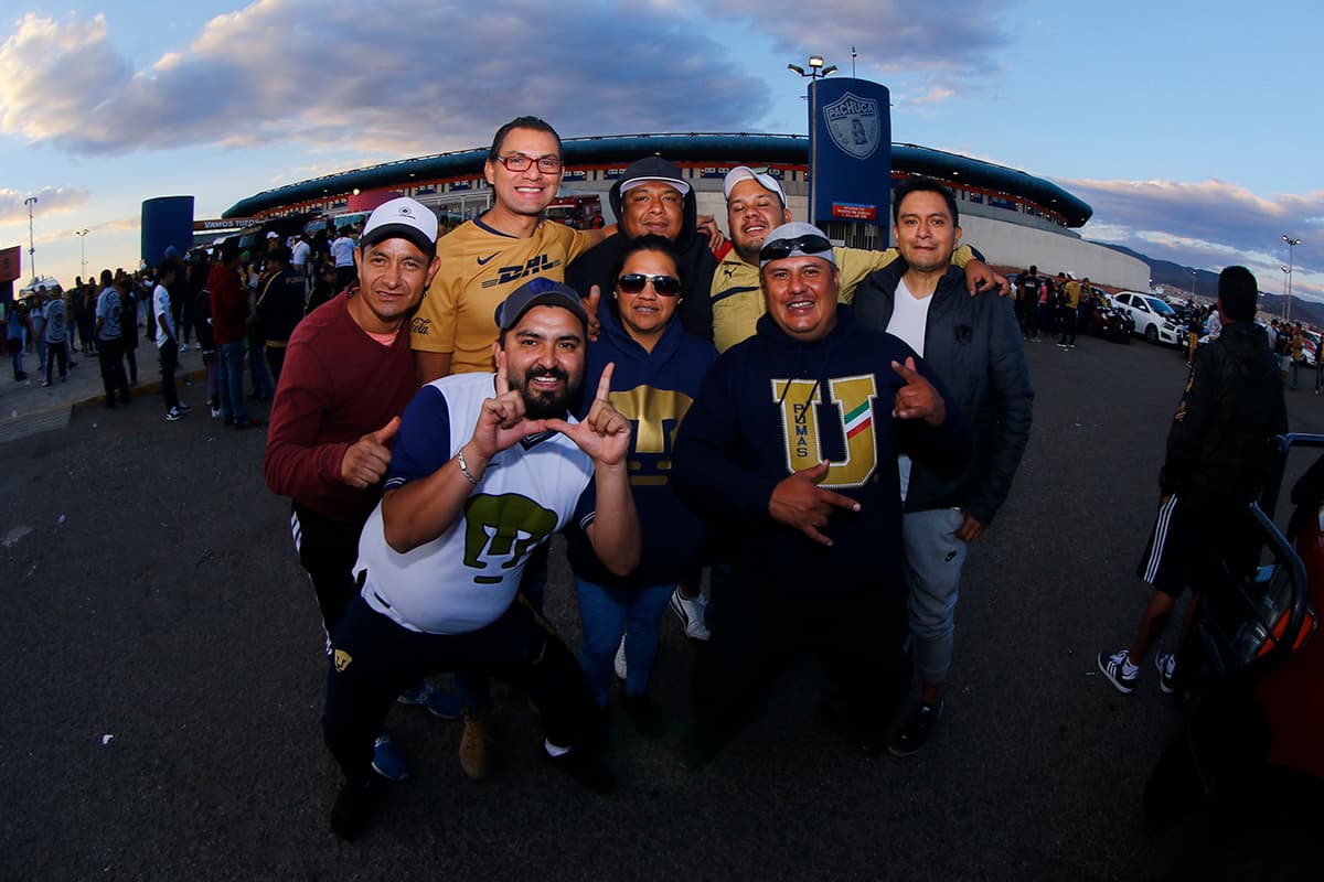 Los fanáticos universitarios en buen número llegaron a Pachuca.