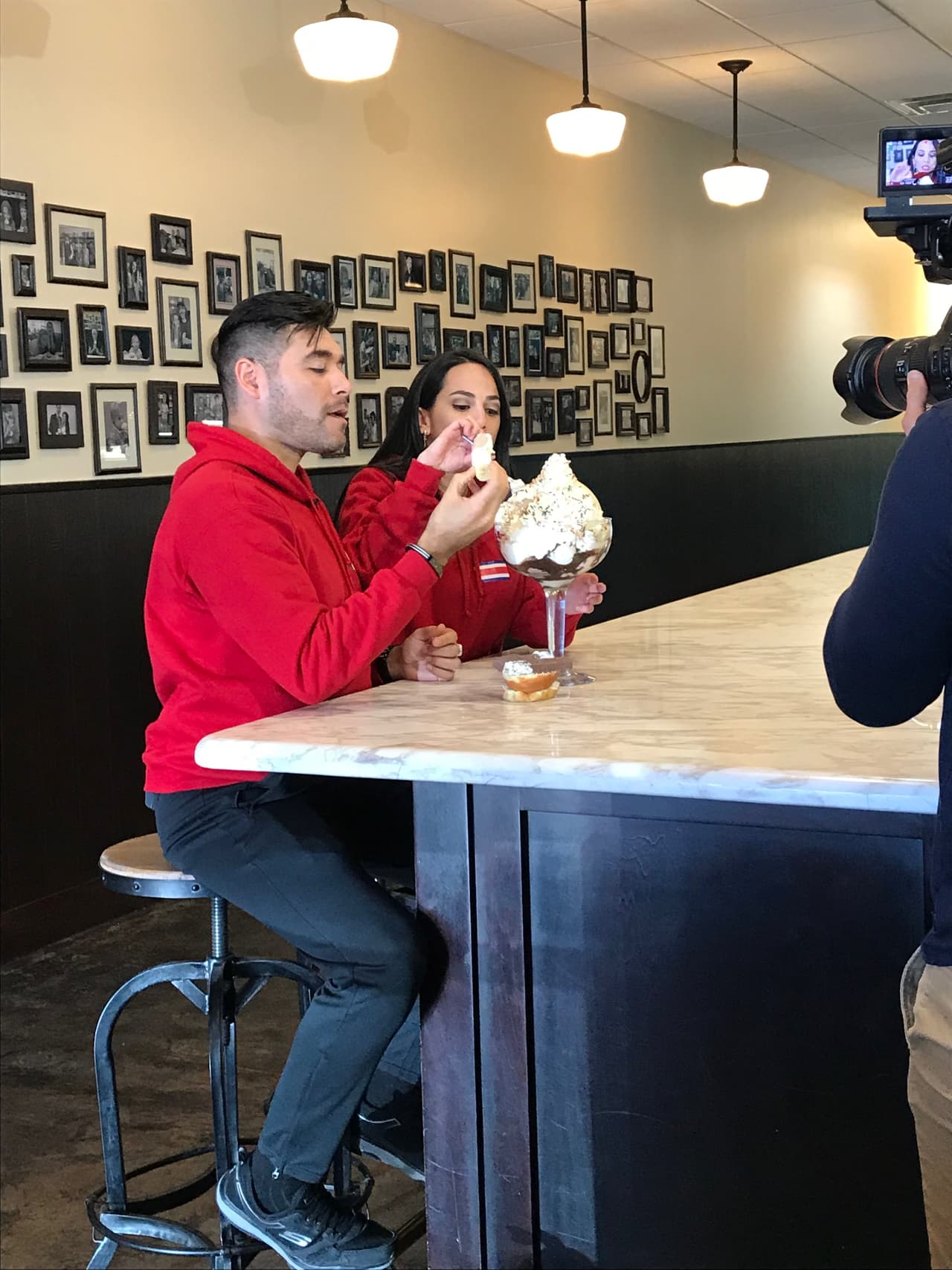 Los participantes de la Carrera de la Copa Oro estuvieron en Dallas disfrutando de su grastronomía, su calidez y algunos de sus lugares emblemáticos como la Pioneer Plaza donde se encuentran las Cattle Drive Sculptures.