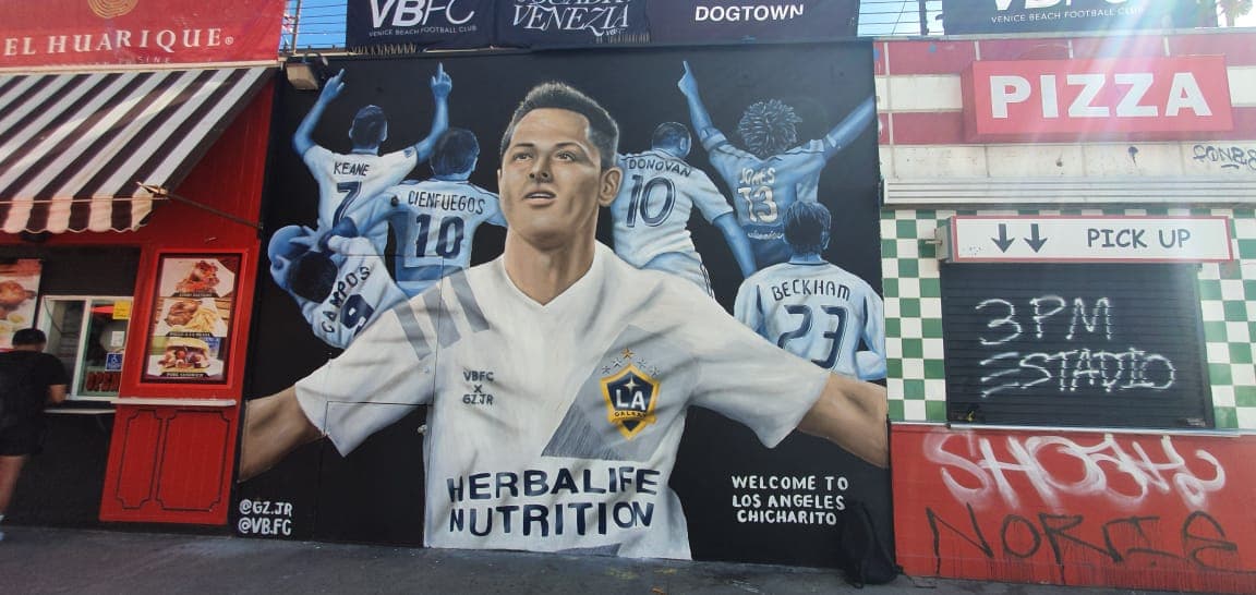 Los Angeles continúa rindiéndole tributo a Kobe y se ilusionan con la llegada del Chicharito al Galaxy.