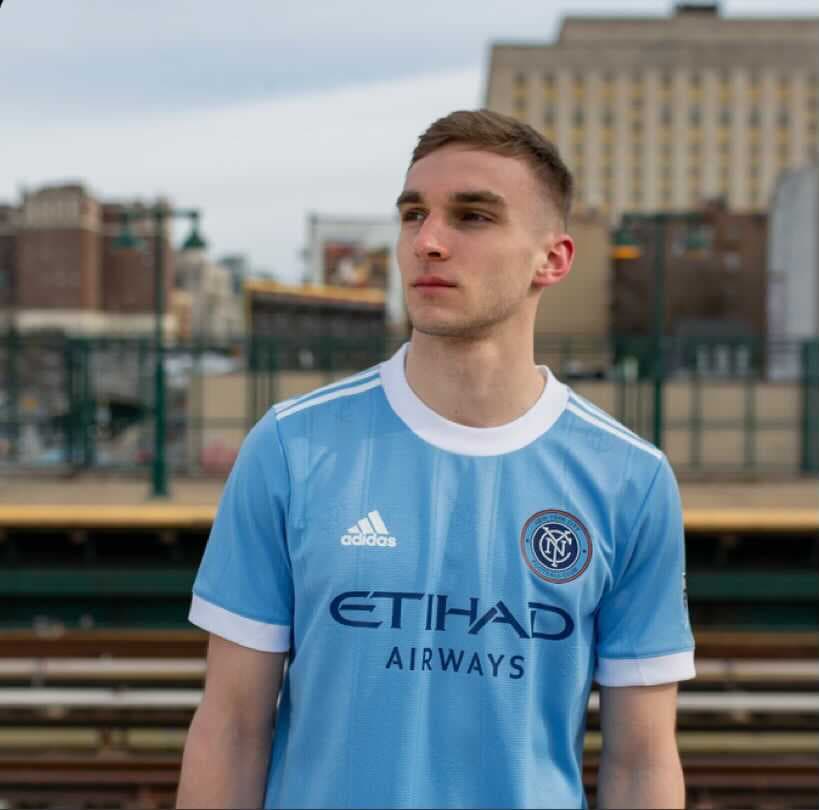 Con aires del 2015, pero bien presente en 2021, la camiseta de NYCFC dice presente.
