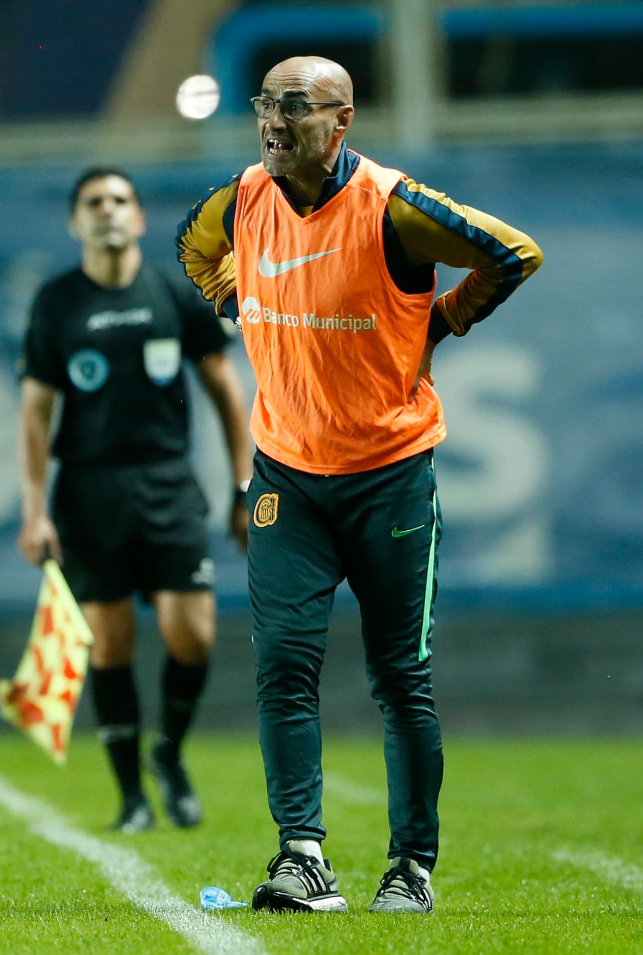 Otro buen DT es el charrúa Paolo Montero, quien reemplazó a 'Chachito' Coudet en Rosario Central.