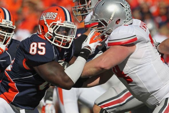 Alas defensivas: 4. Whitney Mercilus, Illinois - Altura: 1.93 m - Peso: 120 kg