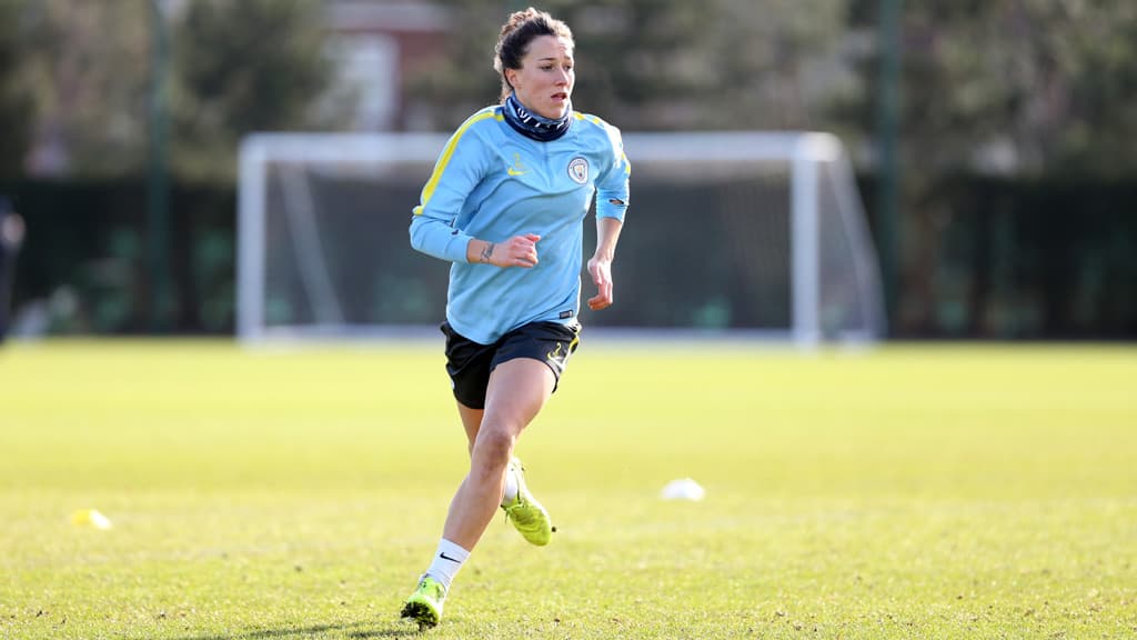 Lucy ganó el doblete en 2016, ganó premio individual como jugadora del año de la PFA y de la WSL. Fue nombrada jugadora de la temporada del Manchester City Femenino.