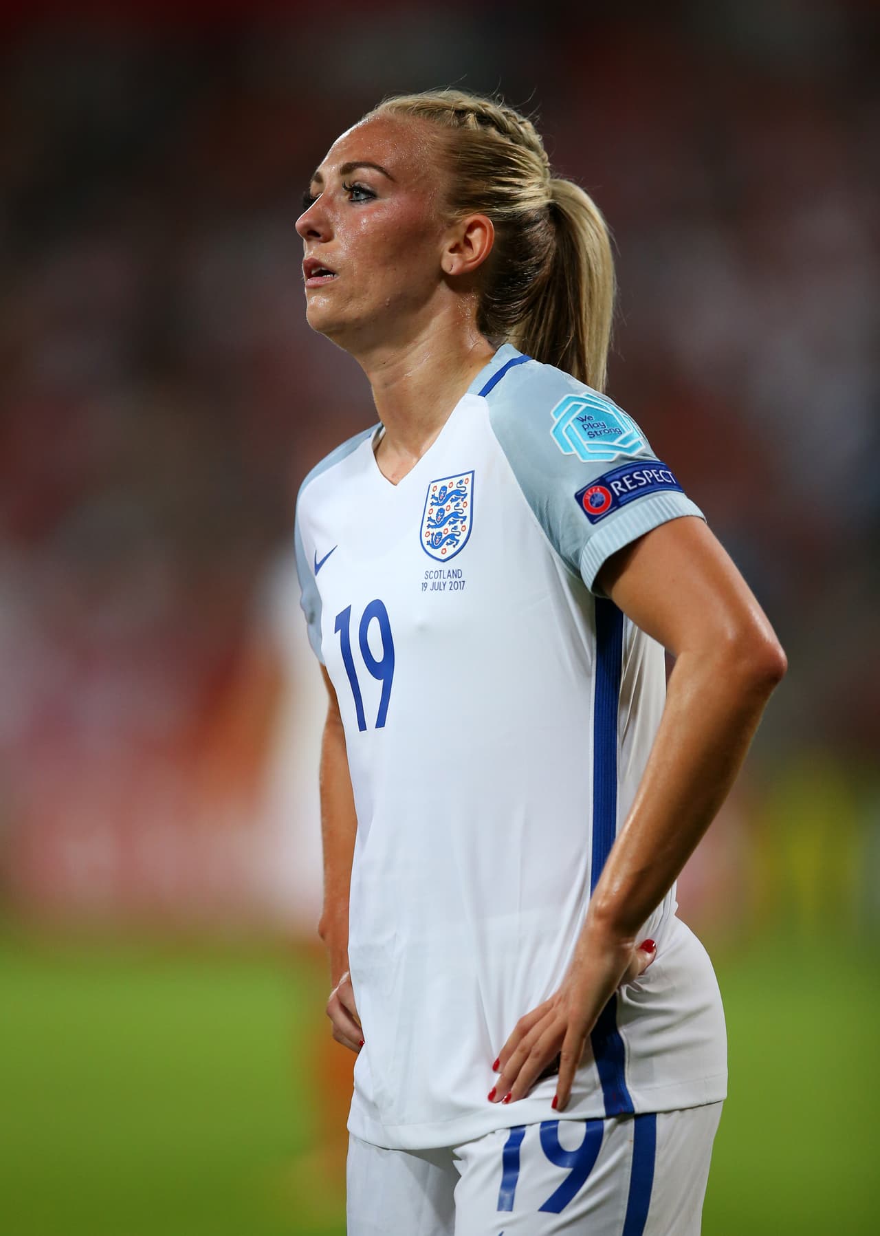 En el 2012 logró su debut con la selección mayor de Inglaterra.