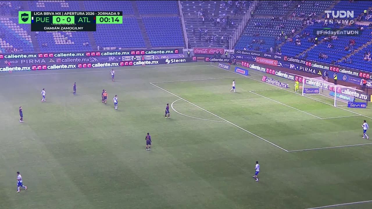 Arranca el partido y la pelota está en juego.