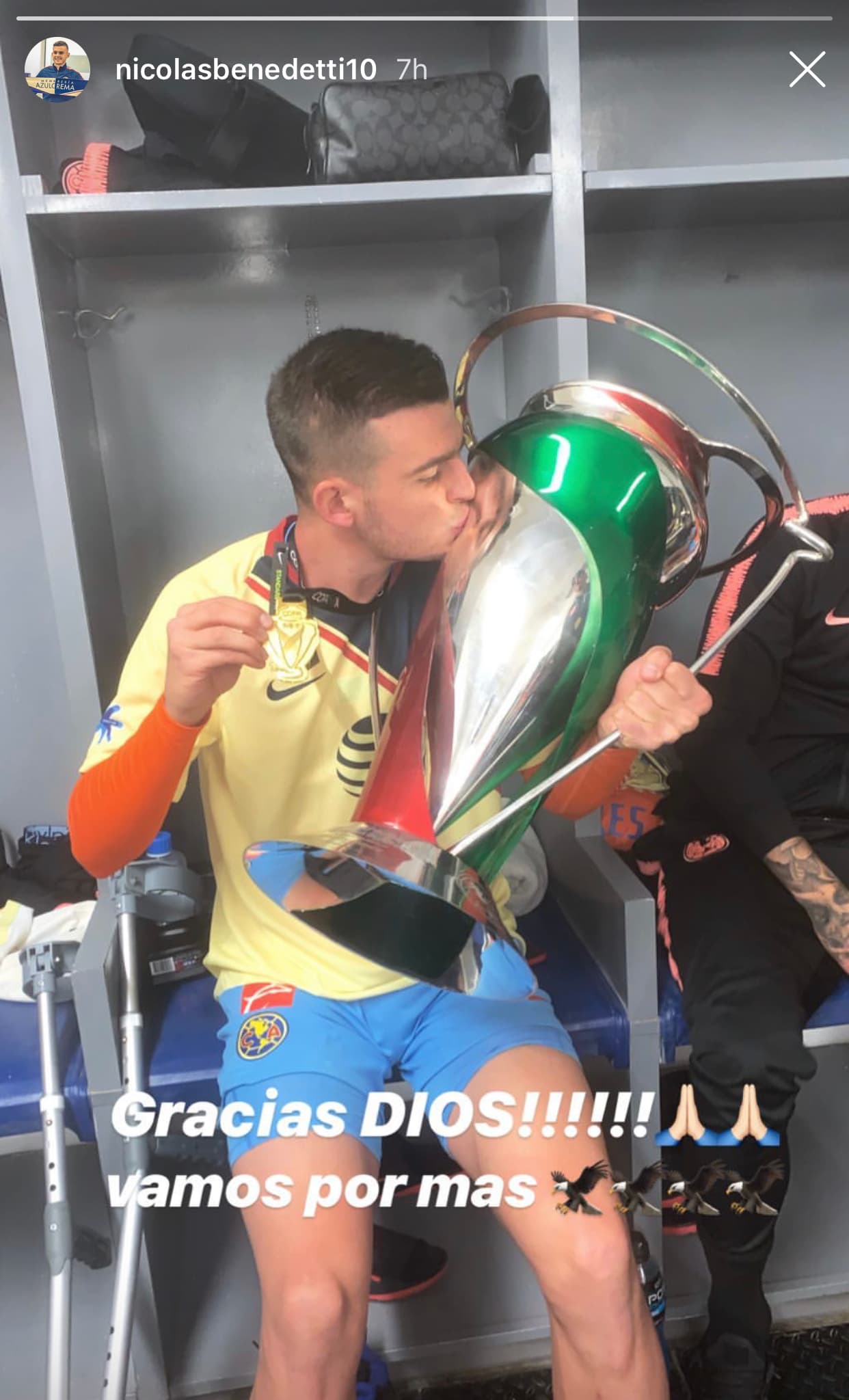 Varios jugadores del América, así como sus parejas, han compartido en sus redes sociales parte del festejo del título de la Copa MX que ganaron en la noche del miércoles en la cancha de Juárez.