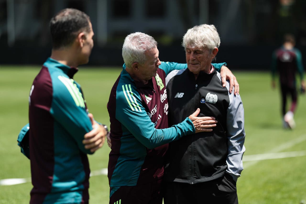 La Selección Mexicana recibe la visita de un histórico técnico