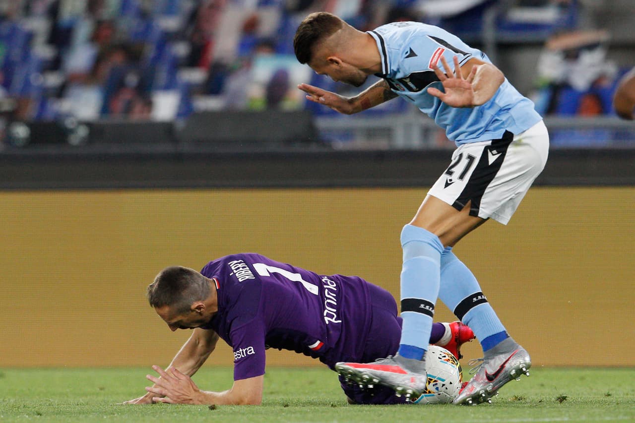 Con goles de Ciro Immobile y Luis Alberto, la Lazio logra imponerse 2-1 a la Fiorentina en un duelo de muchas llegadas.