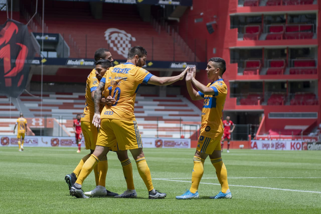 Toluca logra anotar pero el gol es anulado.