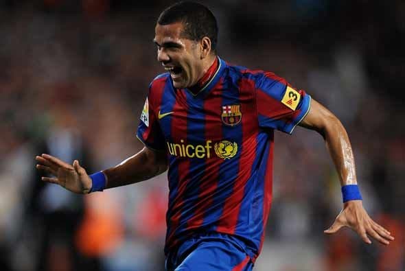 Por las bandas, tanto Dani Alves como quien juegue por izquierda (Abidal o Maxwell) se incorporarán constantemente.