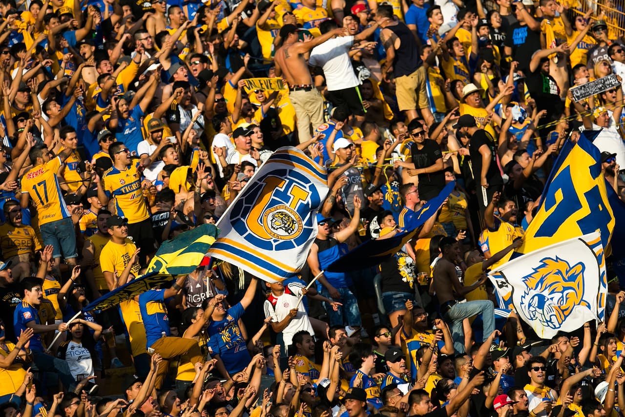1. Universitario (Tigres 1-0 Xolos) - 41,052 espectadores.