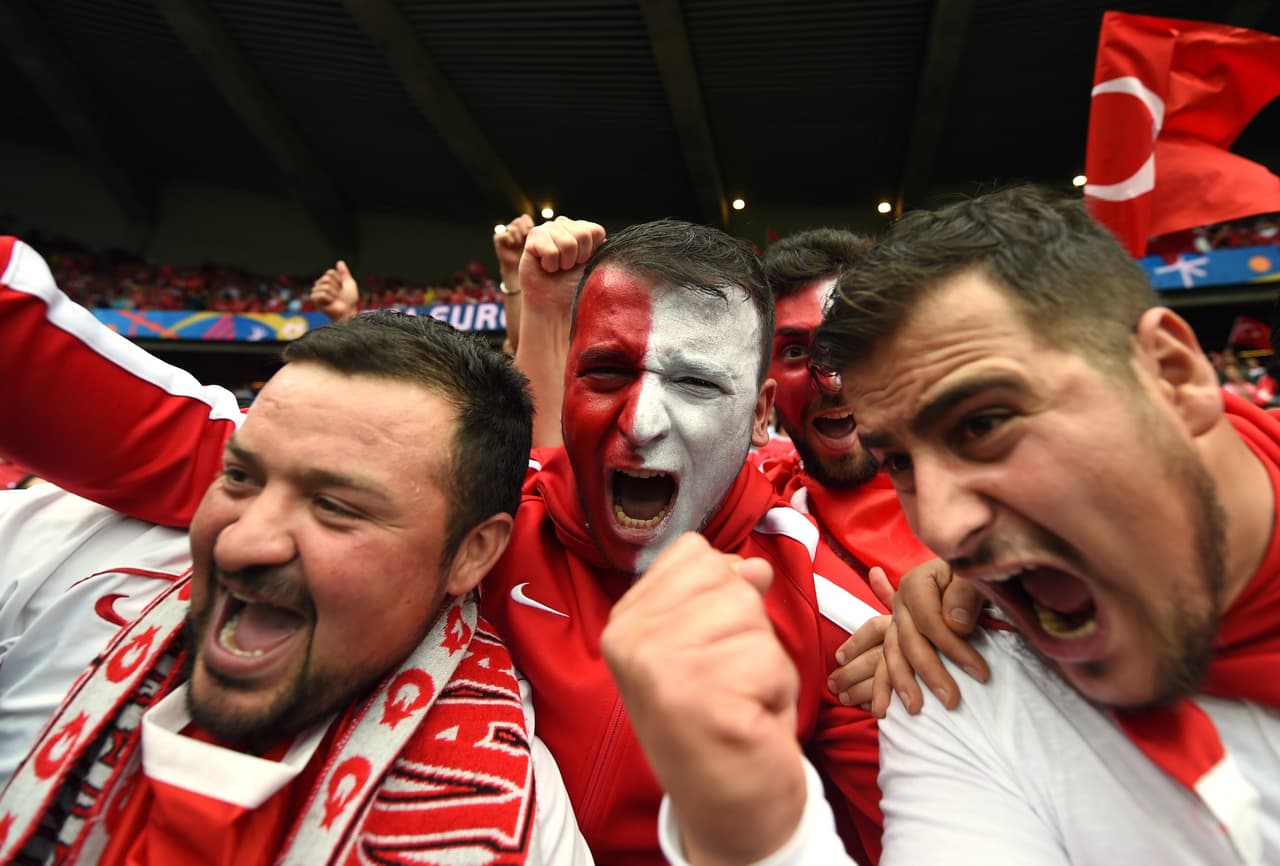 Los Turcos con la esperanza de lograr victoriosos en su debut.