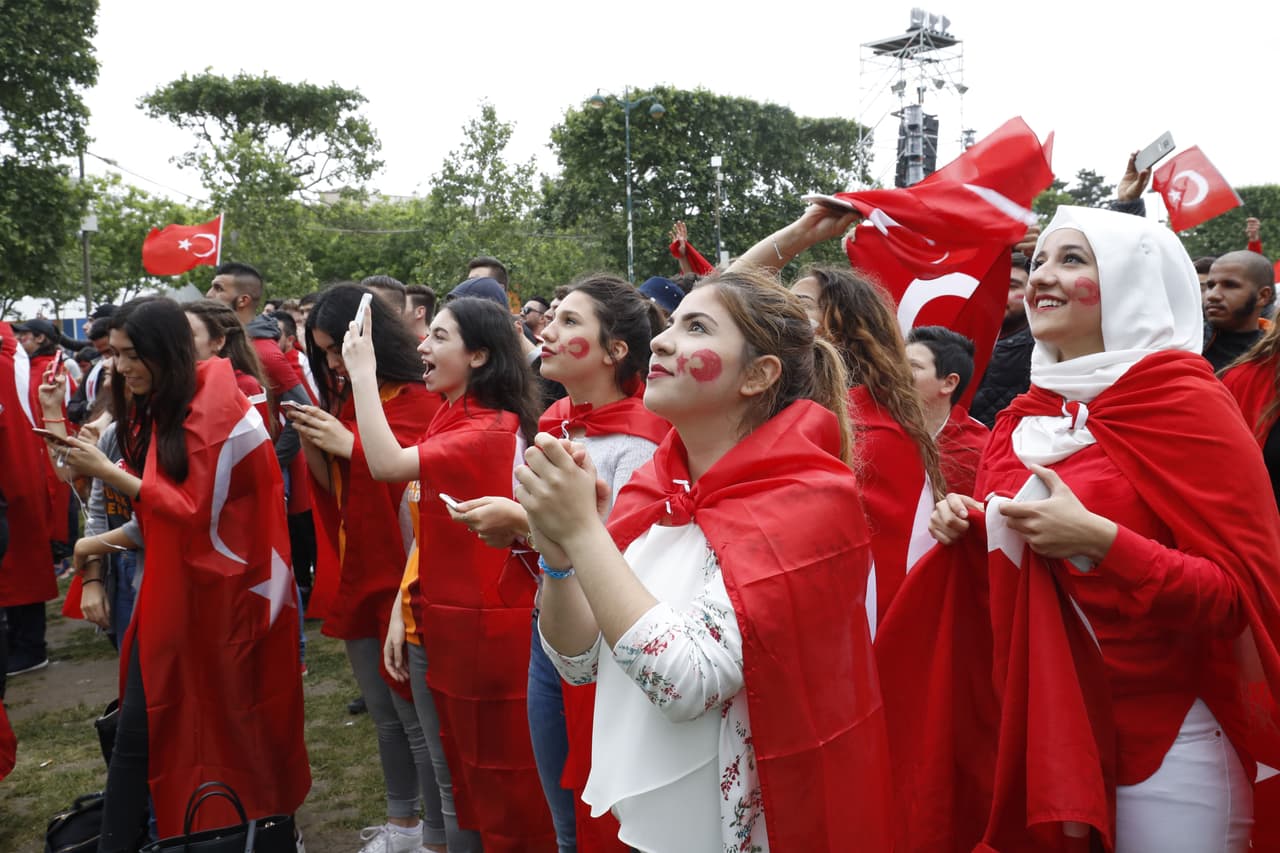 Los Turcos con la esperanza de lograr victoriosos en su debut.