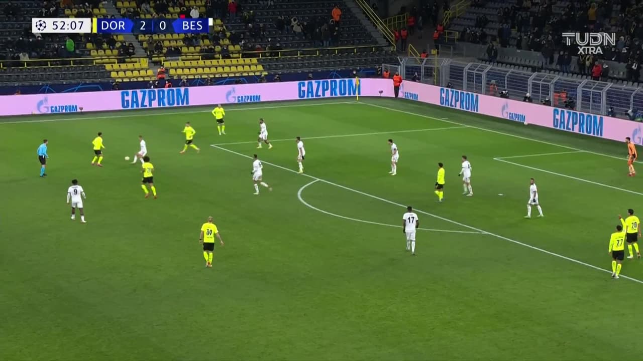 ¡Qué golazo! Reus hace un jugadón y marca el 3-0 del Borussia Dortmund