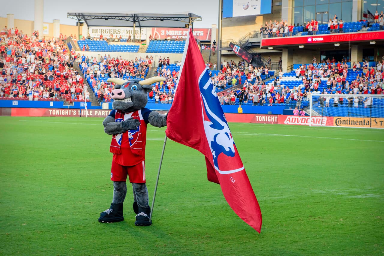 Allí también podrás encontrar a Tex Hooper, la simpática mascota de FC Dallas.
