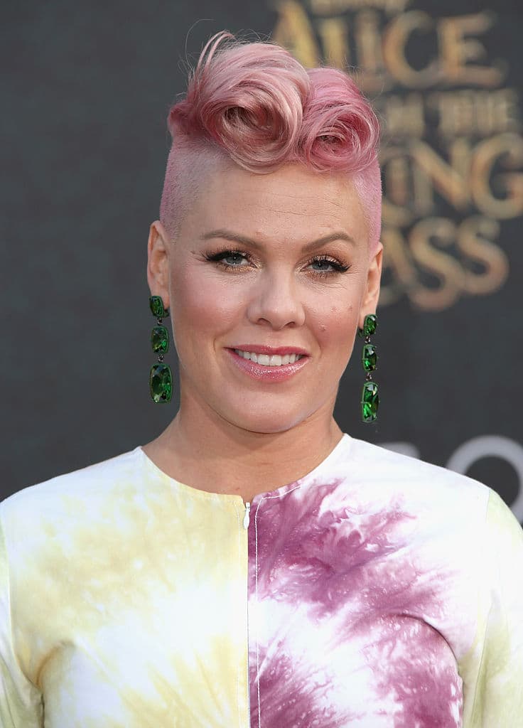 Aparentemente, Pink cree que las mujeres son más que tener una linda figura y debemos decir que estamos de acuerdo.