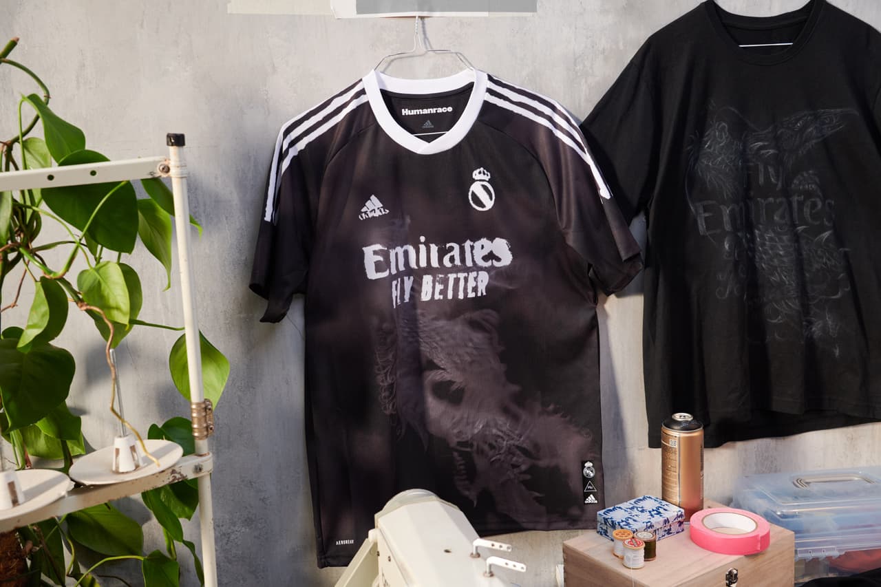Cada camiseta está pintada a mano en un formato artístico tradicional. Pharrell trabajó en colaboración con el equipo de diseño de adidas para crear camisetas de élite, con lo mejor de la tecnología.