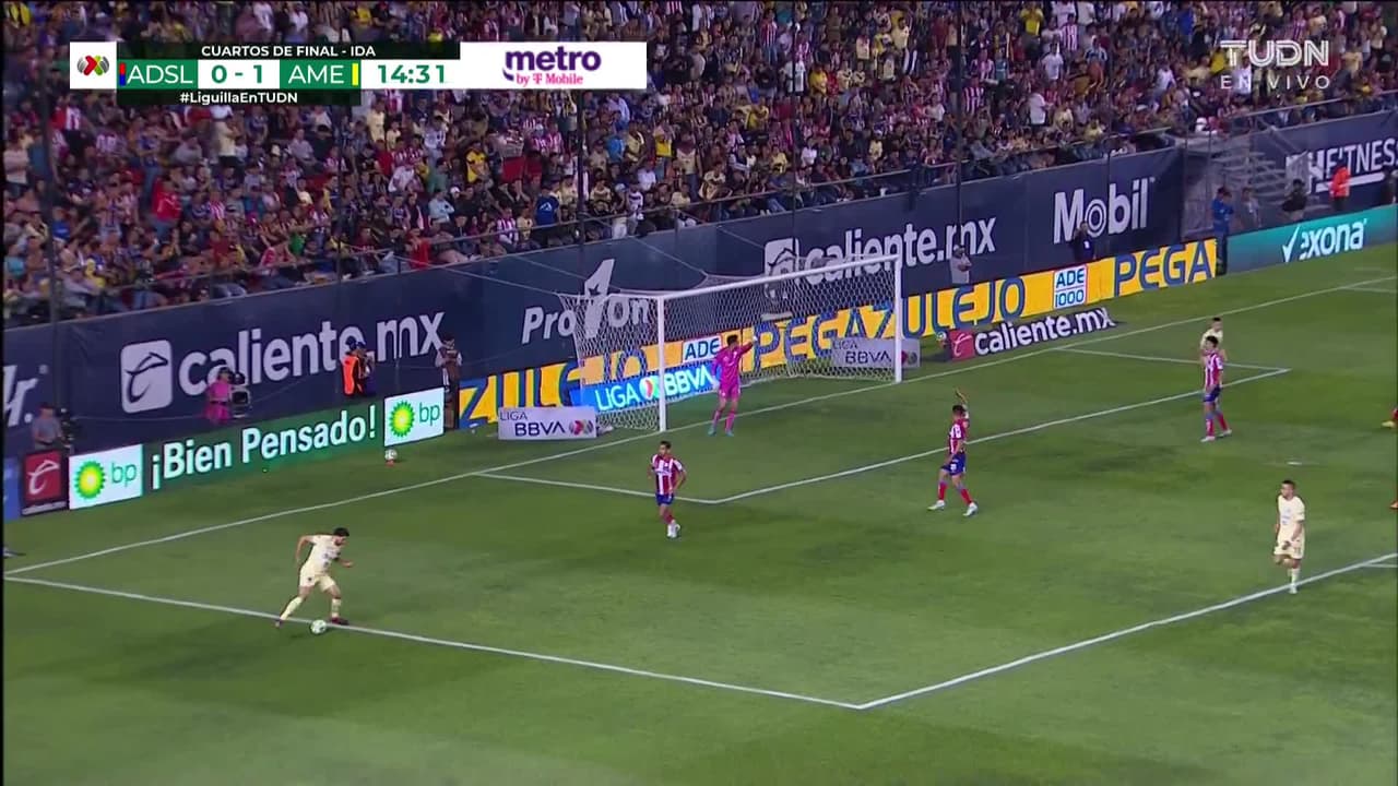 ¡TIRO ATAJADO! disparo por Diego Valdés.