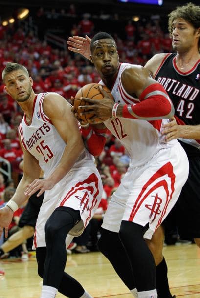 Frustrados, desesperados y cansados, así quedaron los Rockets luego de perder el primer partido de los Playoffs en casa ante los Portland Trail Blazers por tan solo dos puntos luego de jugar sobretiempo. Marcador final de 122-120.