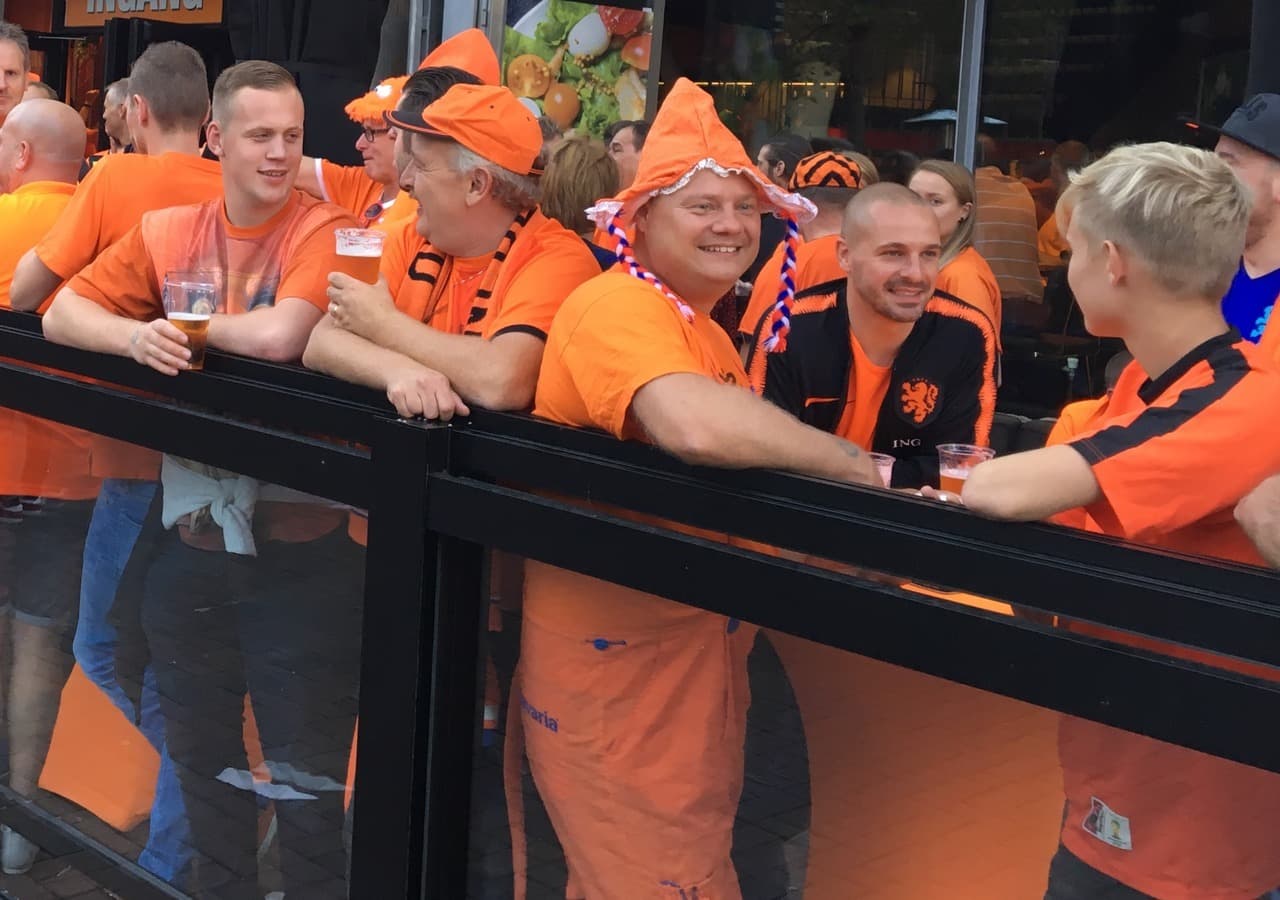 Otros se vistieron con sus divertidos atuendos como clásicas lecheras holandesas.