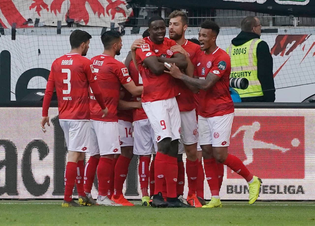 Así fue como Mainz le complicó a Eintracht Frankfurt su lugar en zona de la Champions League en la Bundesliga con una sorpresiva victoria en la Jornada 33.