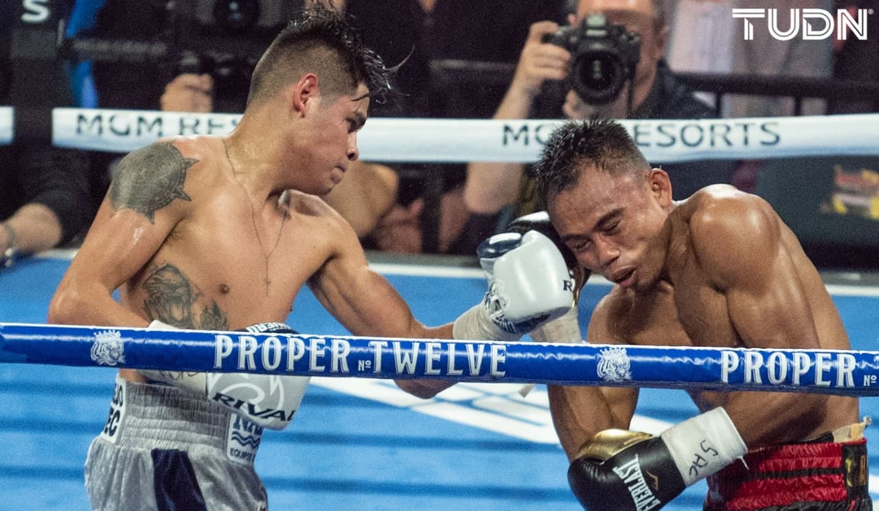El 'Vaquero' Navarrete detuvo por nocaut técnico al filipino Jeo Tupas Santisima en 11 rounds.