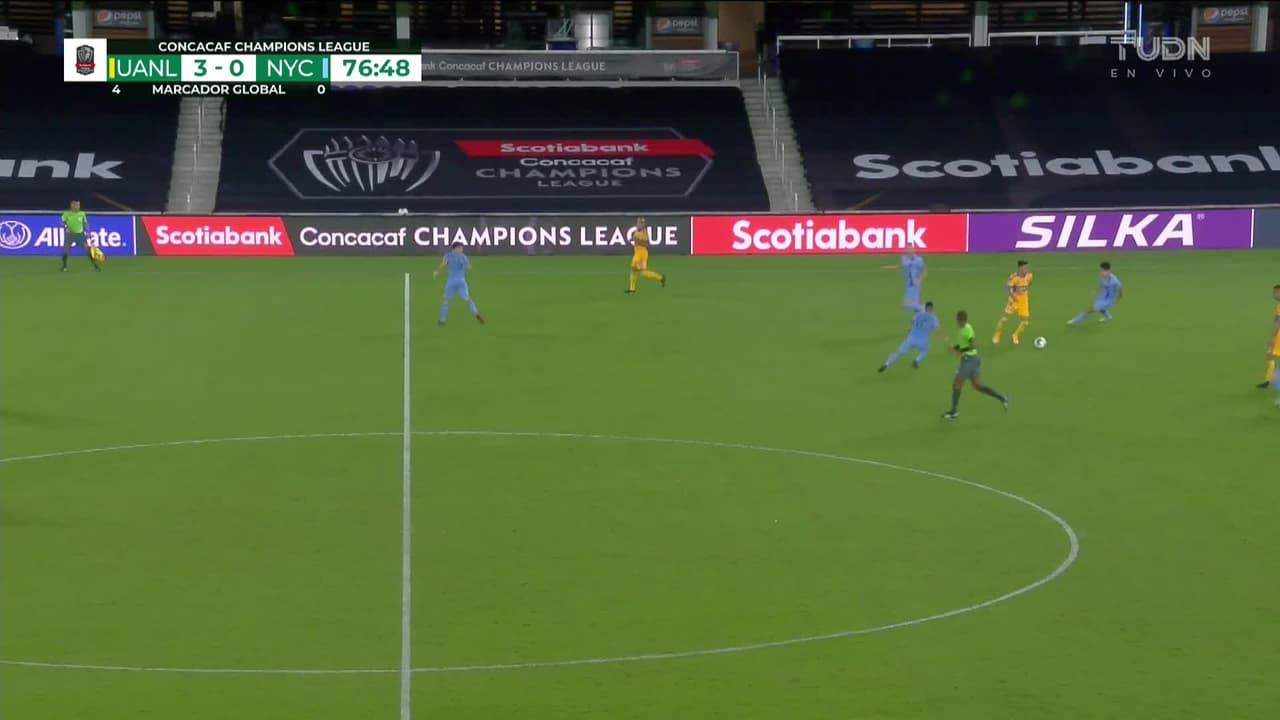 ¡TIRO ATAJADO! disparo por André-Pierre Gignac.