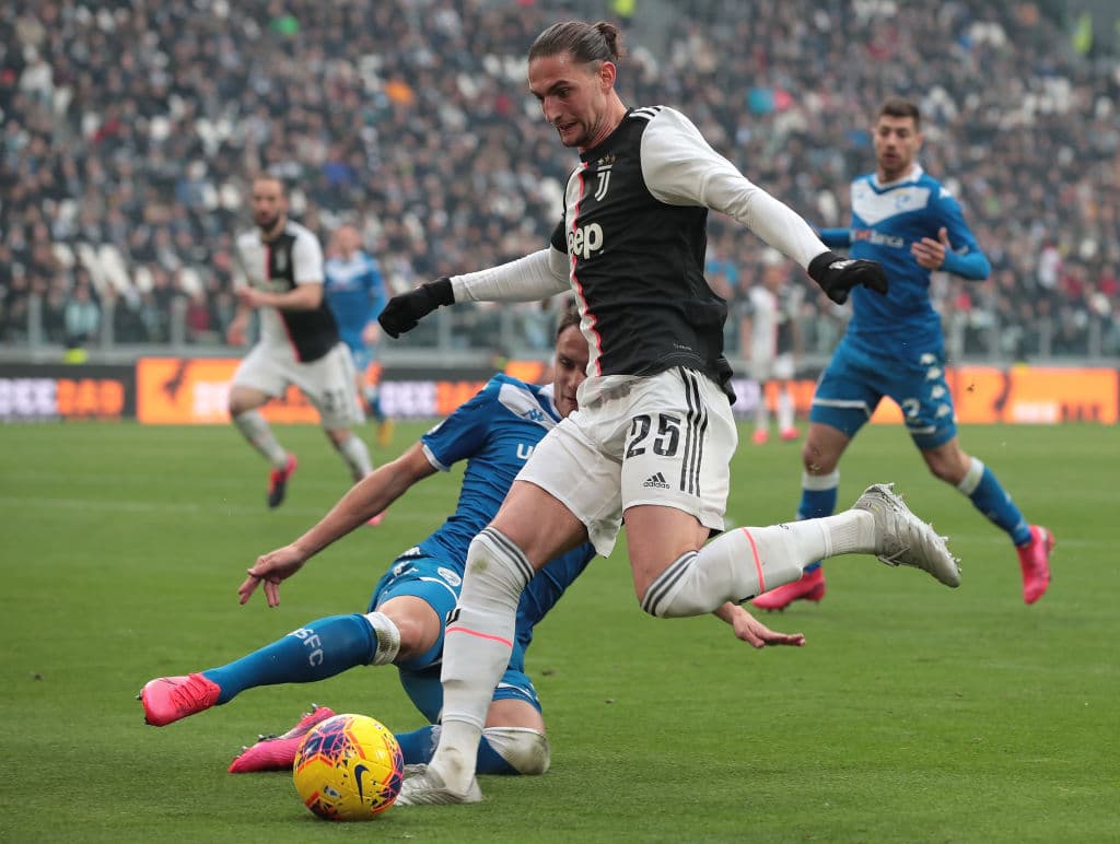 Dybala, Higuaín y Cuadrado manejaron los ataques para ampliar la diferencia contra un Brescia que defendía muy atrás.