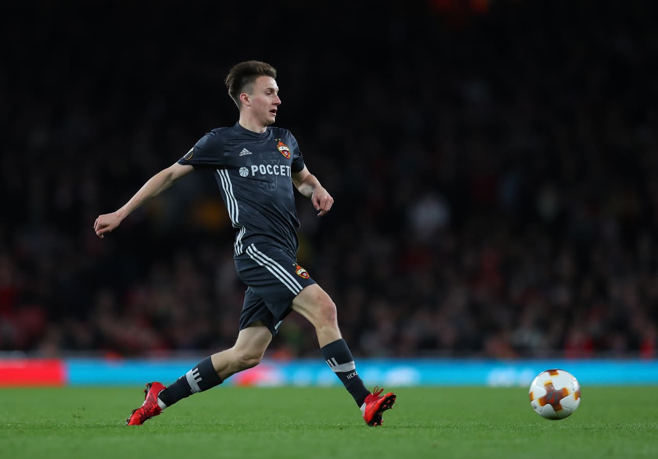 El ruso Aleksandr Golovin parece que estará poco tiempo más en el CSKA Moscú. Llamó la atención en Inglaterra después de enfrentar al Arsenal en la Europa League y estaría en la carpeta del Chelsea.