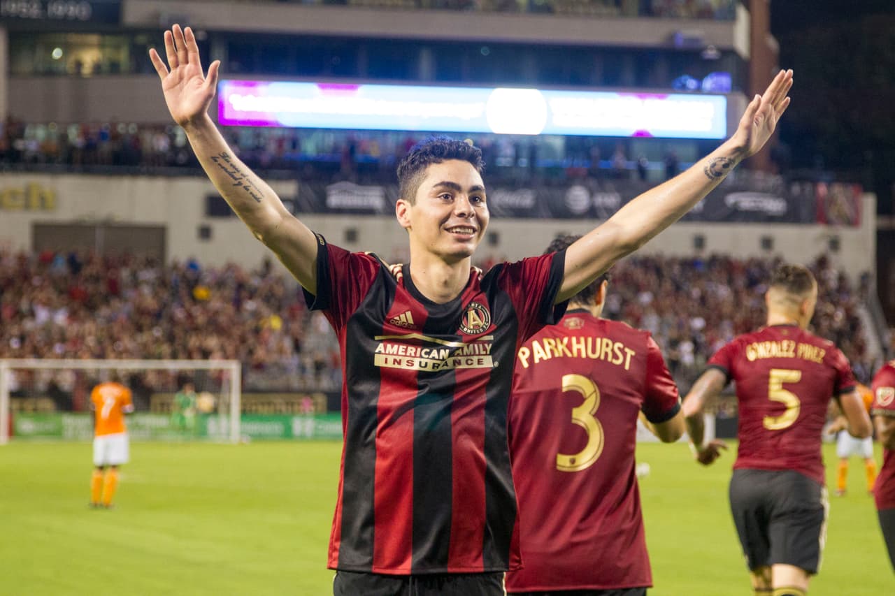 Miguel Almirón fue simplemente el crack del partido en la goleada de Atlanta United sobre Houston Dynamo. El paraguayo anotó un hat-trick haciendo alarde de su prodigiosa zurda, poniendo balones en los ángulos y engañado al arquero rival desde los once pasos.