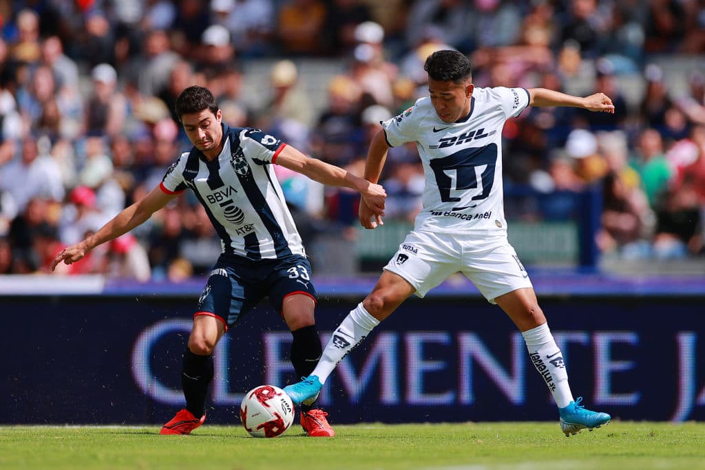 Pumas dominó al campeón Rayados de Monterrey todo el partido, Barovero estuvo fino atrás y los atacantes universitarios insistieron hasta que cayó el gol.