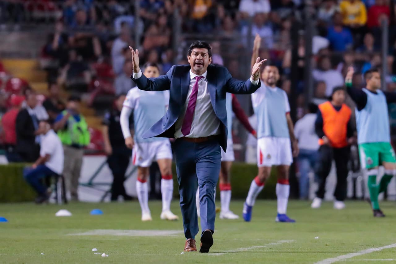 <b>4. </b>La posición en el 
<a href="https://www.univision.com/deportes/futbol/liga-mx/*">Clausura 2019</a>. Chivas está en el puesto 11 con 15 puntos tras 12 jornadas con 12 goles a favor y 13 en contra, comprometido de cara a la Liguilla.