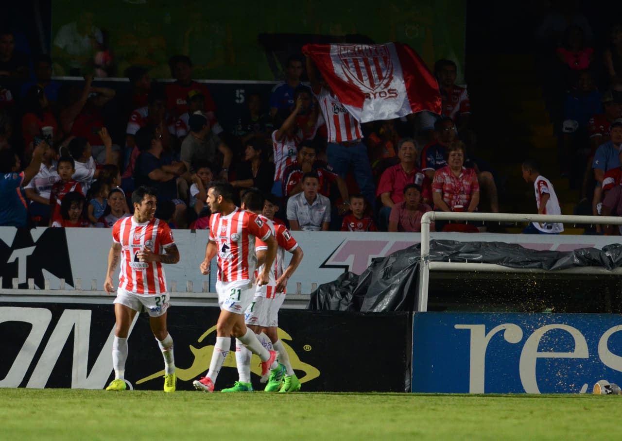 Edson Puch cobró la pena máxima "a lo Panenka". Con gran tranquilidad anotó el gol para su equipo.