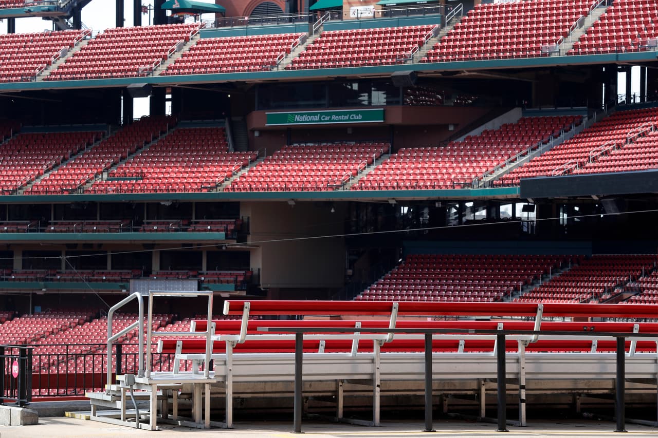 Dentro del Busch Stadium, hogar de los St. Louis Cardinals.