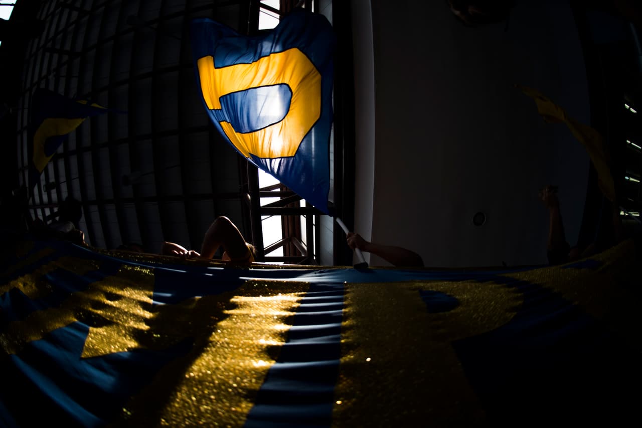 En todos los rincones se vieron banderas amarillo y azul para que se viviera el colorido de la final, de un sueño.