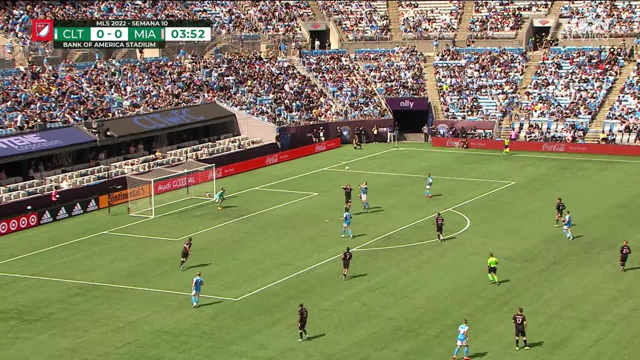 ¡TIRO ATAJADO! disparo por Karol Swiderski.