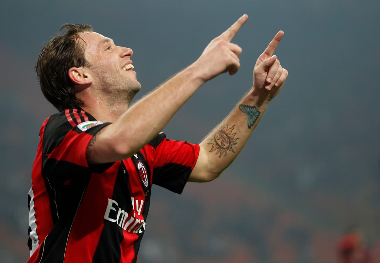 Aunque sus estadísticas fueron mutando: de goleador pasó a asistidor. En un año y medio marcó 8 goles y puso 16 pasegoles. Sin embargo, salió peleado con la directiva por la falta de refuerzos y la venta de jugadores clave. Pidió su salida.