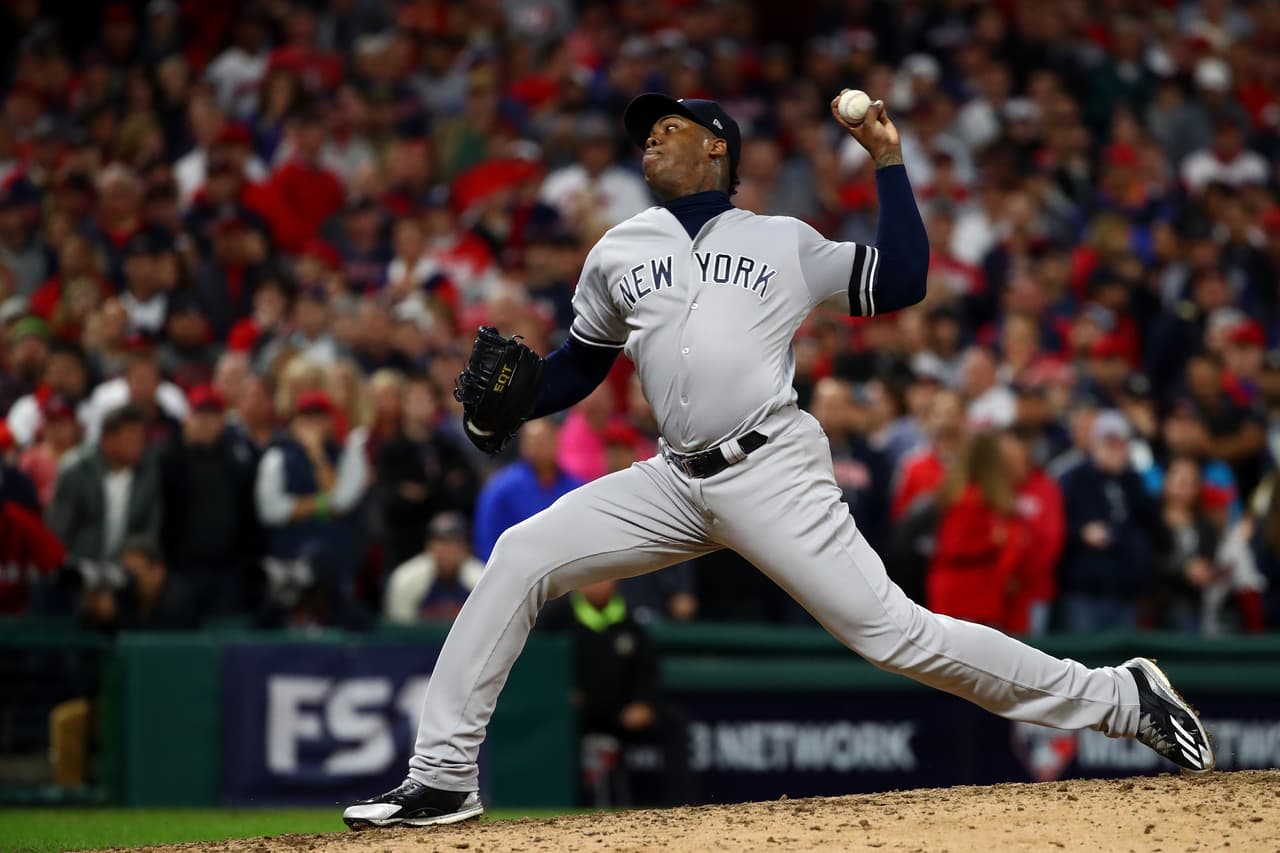 Con sus rectas de más de 100 mph, Aroldis Chapman obtuvo su segundo salvamento de la postemporada para retirar los últimos 6 outs del juego y asegurar la victoria de los Yankees.